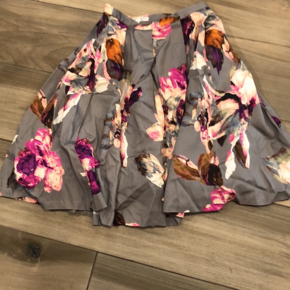 Trina Turk pleated floral party skirt size 8